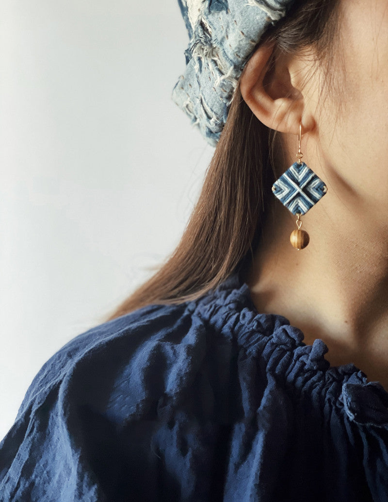 Bluedyed Plan-dyed Niche Asymmetric Earrings