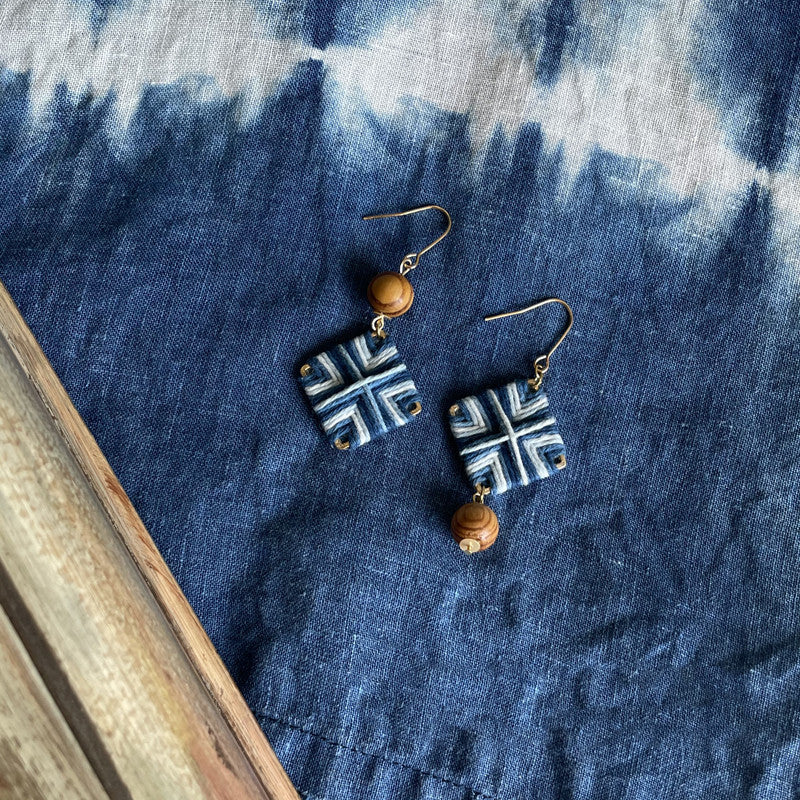 Bluedyed Plan-dyed Niche Asymmetric Earrings