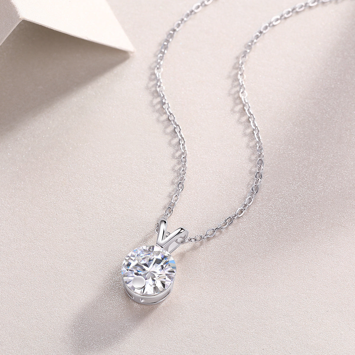 V-chain Luxury Fashion Necklace