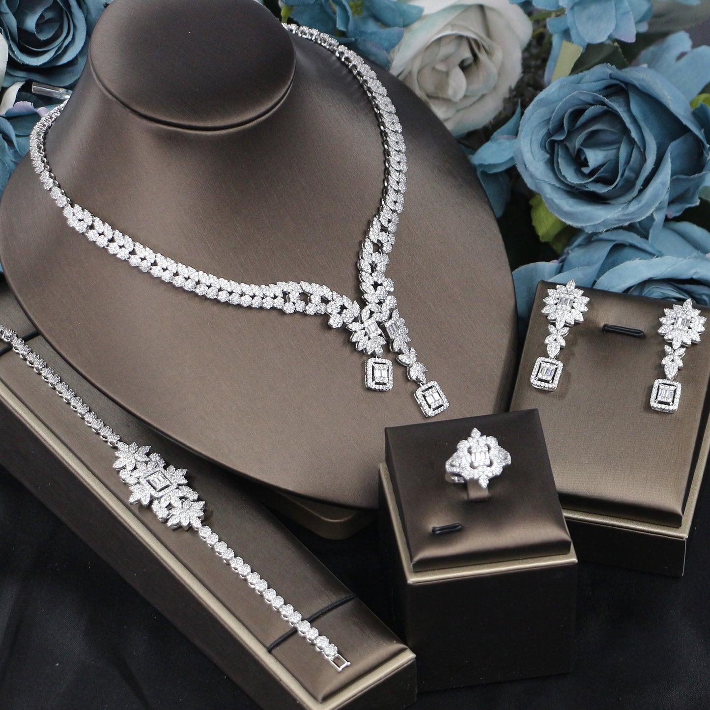 Dinner Party Four-piece Set