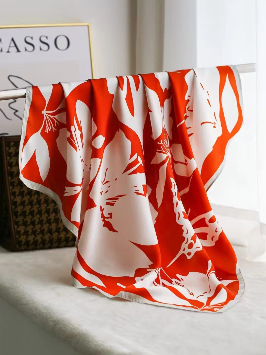 Intellectual Elegant Light Luxury Silk Scarf