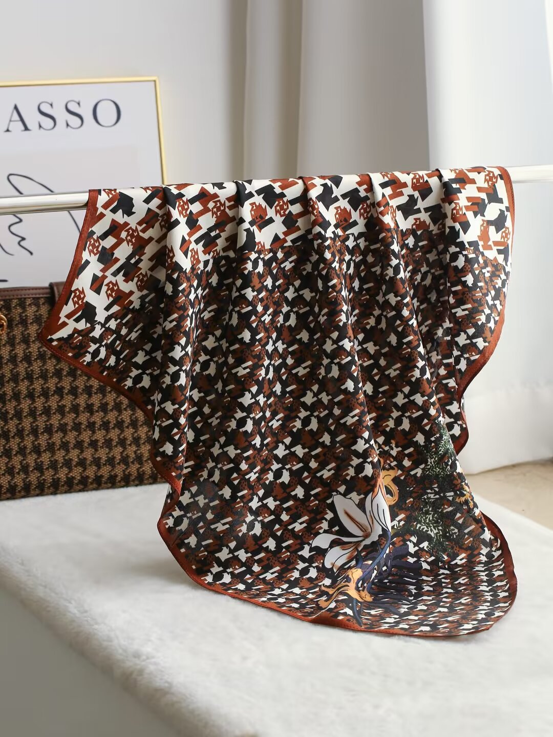 Intellectual Elegant Light Luxury Silk Scarf