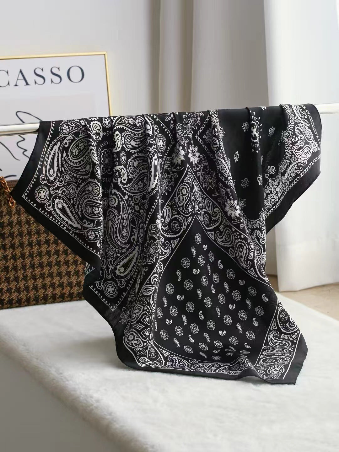 Intellectual Elegant Light Luxury Silk Scarf