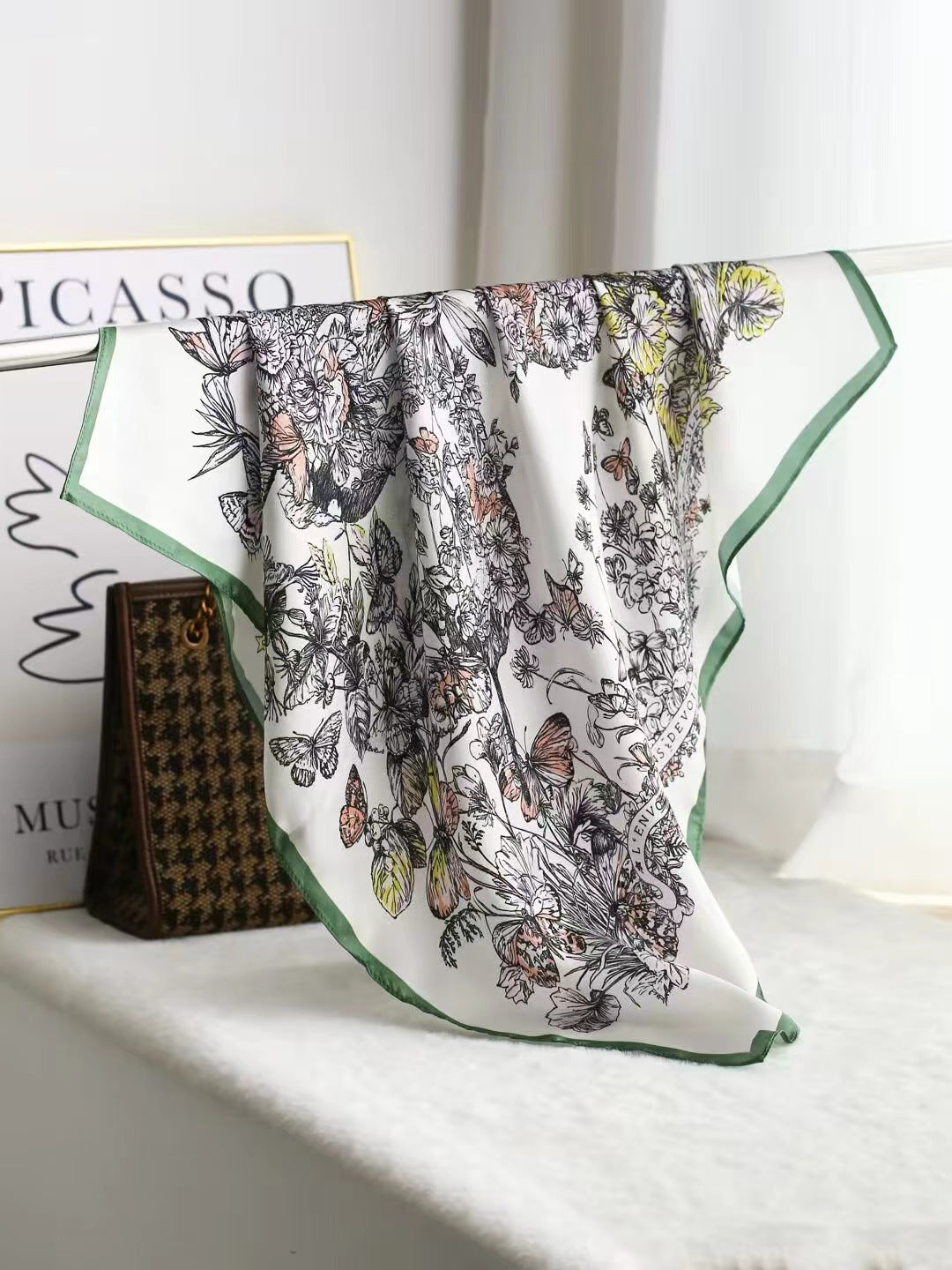 Intellectual Elegant Light Luxury Silk Scarf