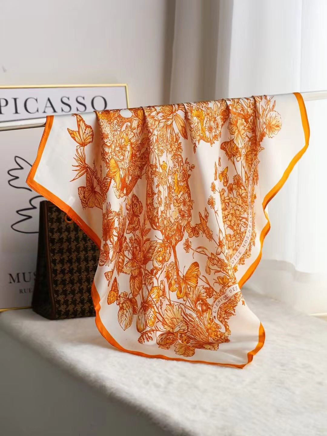 Intellectual Elegant Light Luxury Silk Scarf