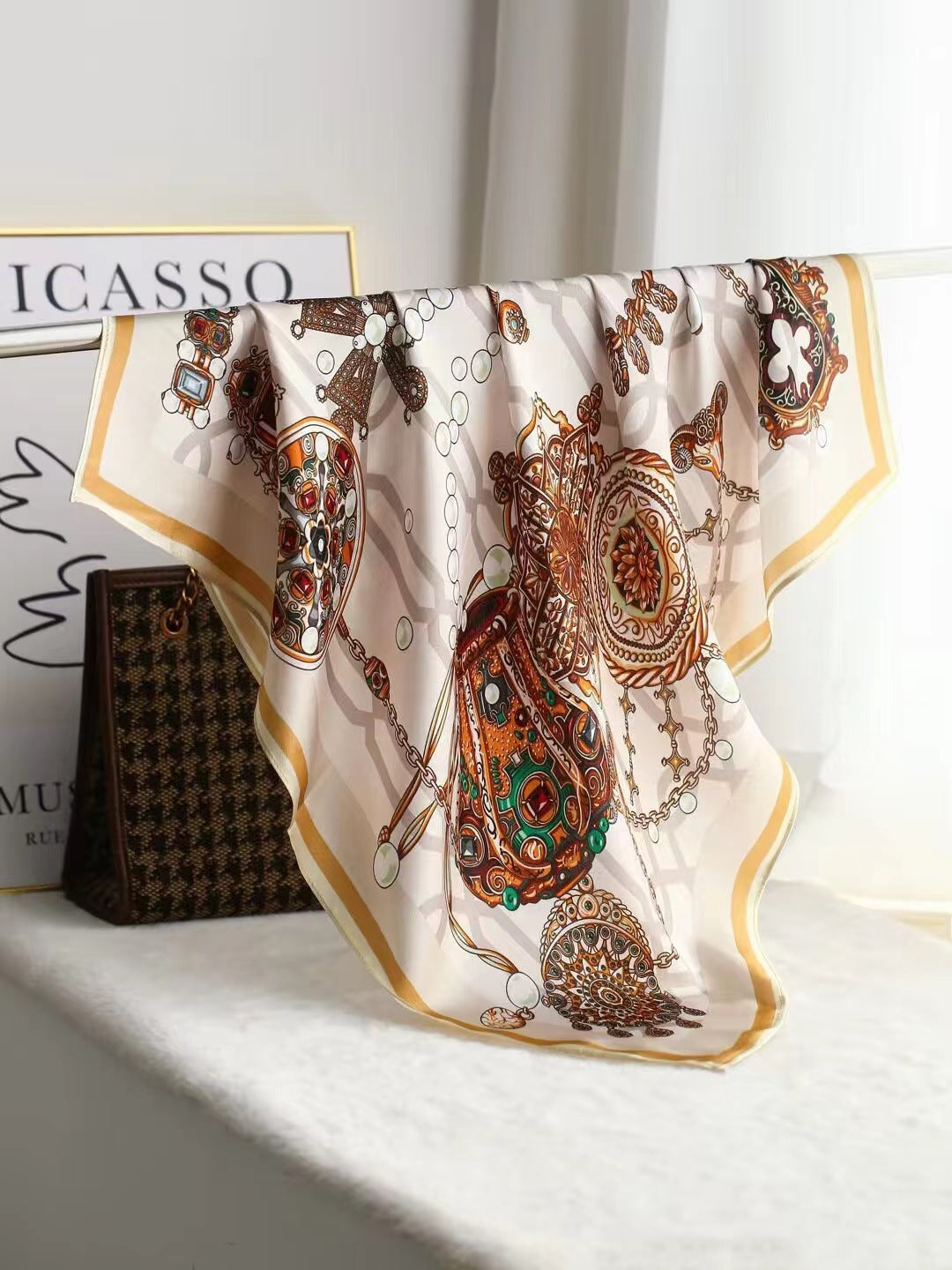 Intellectual Elegant Light Luxury Silk Scarf