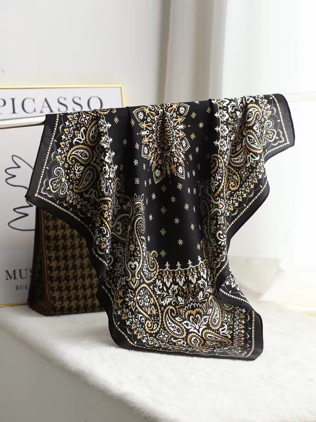 Intellectual Elegant Light Luxury Silk Scarf