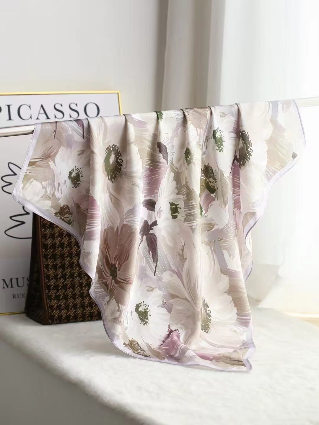 Intellectual Elegant Light Luxury Silk Scarf