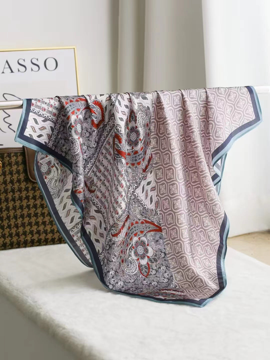 Intellectual Elegant Light Luxury Silk Scarf