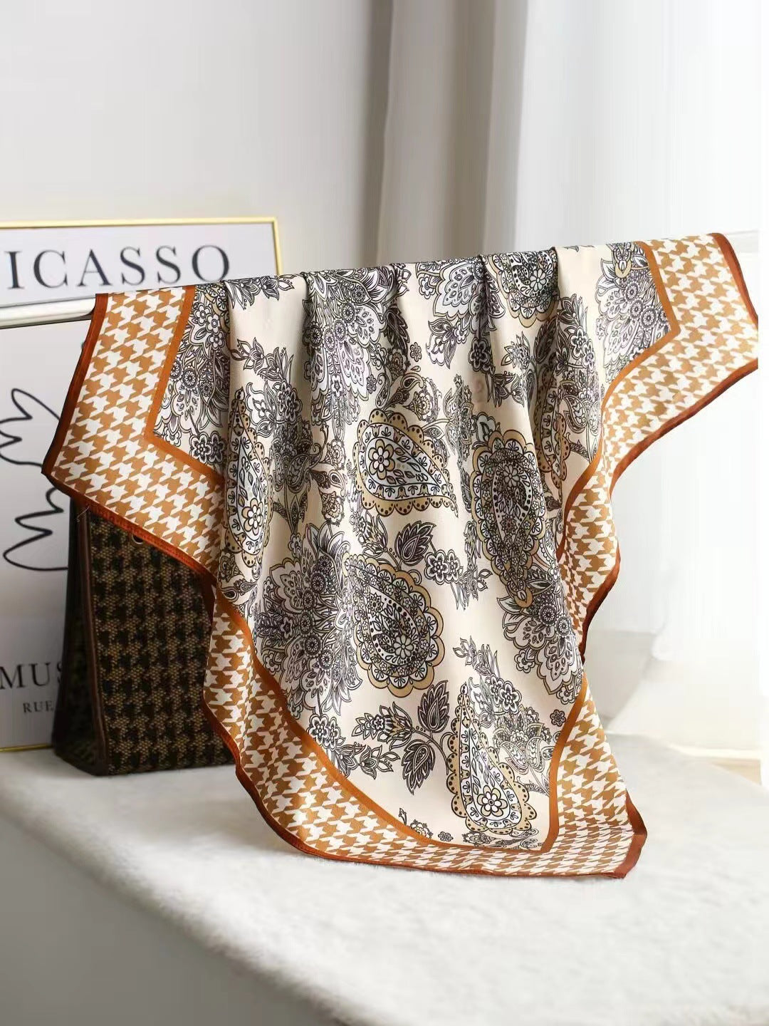 Intellectual Elegant Light Luxury Silk Scarf