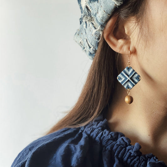 Bluedyed Plan-dyed Niche Asymmetric Earrings