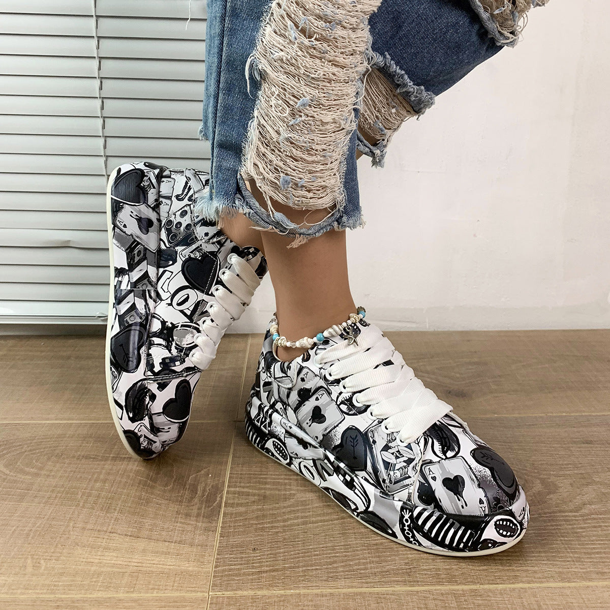 Thick Bottom Lace-up Sports Shoes