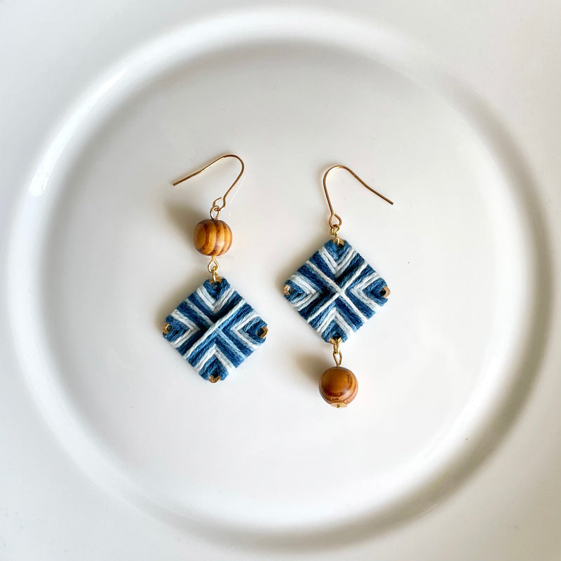 Bluedyed Plan-dyed Niche Asymmetric Earrings